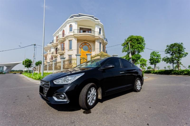 Minh họa các lợi ích của xe tự lái trong bối cảnh giao thông đô thị Việt Nam (giảm kẹt xe, an toàn hơn, thoải mái hơn)